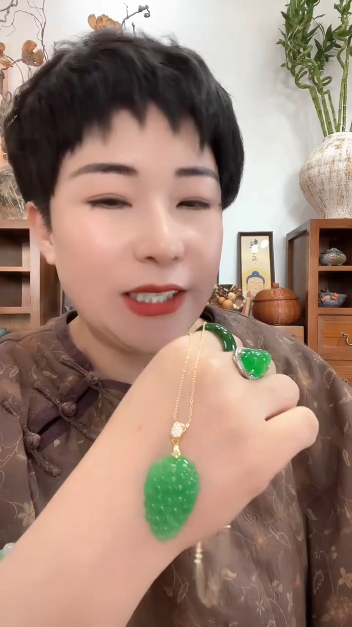 吊坠(赠链)未镶嵌翡翠360