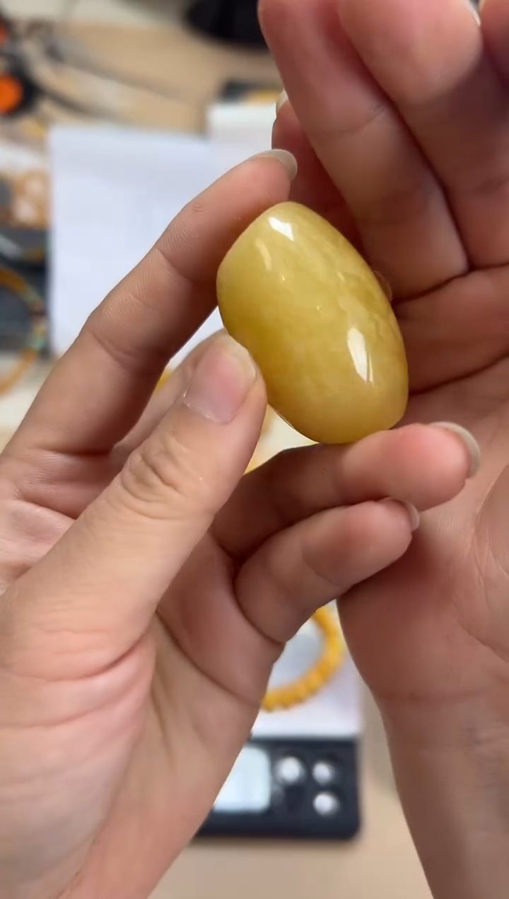 【闪购商品】琥珀裸石未镶嵌蜜蜡吊坠