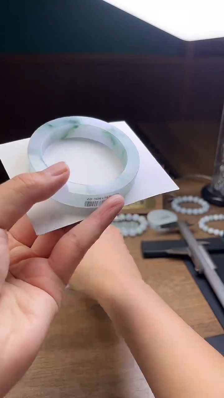 未镶嵌手镯定制翡翠家***灯定制