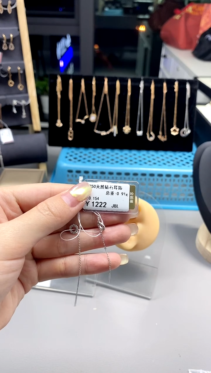 【闪购商品】钻石耳饰18K金镶嵌标签损坏不退不换