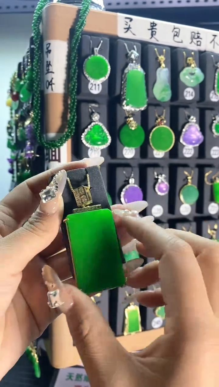 【闪购商品】翡翠耳饰银S925镶嵌218...