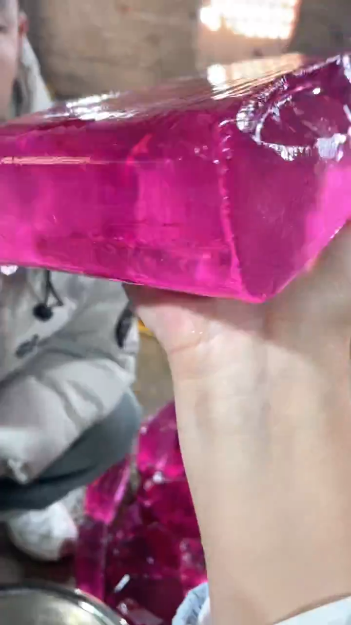 新疆五彩石原石摆件