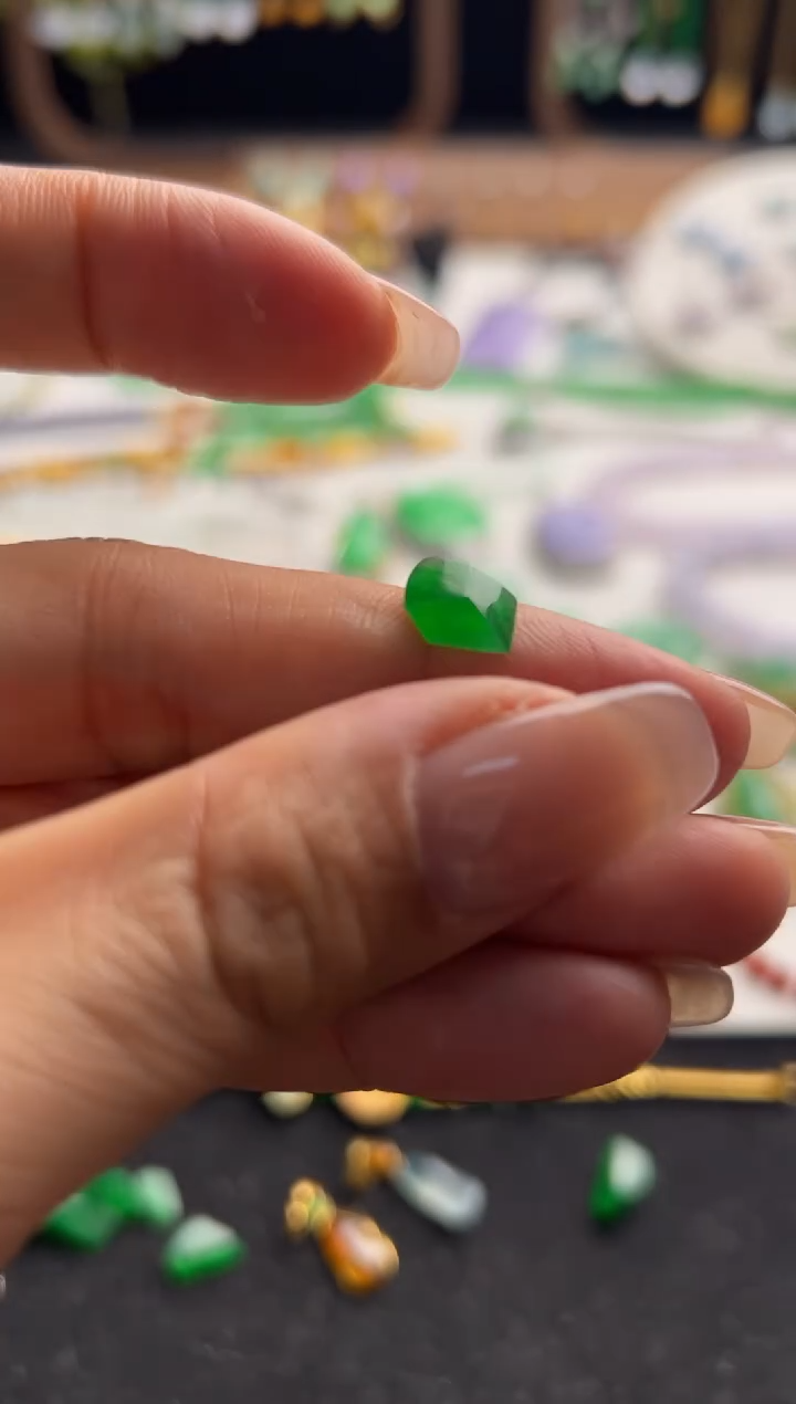 【闪购商品】定制翡翠未镶嵌绿随行切割面7500+750