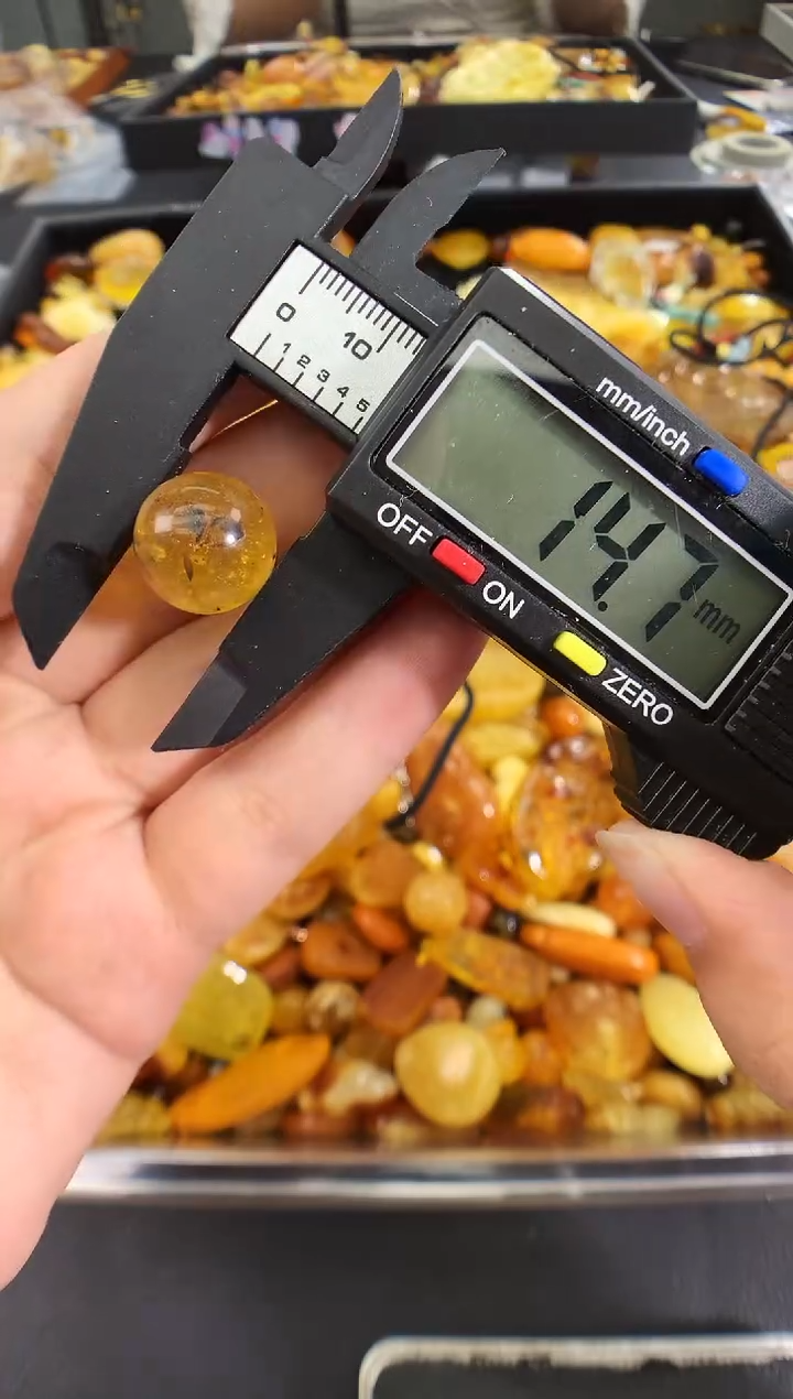 蜜蜡未镶嵌珠宝奇石1