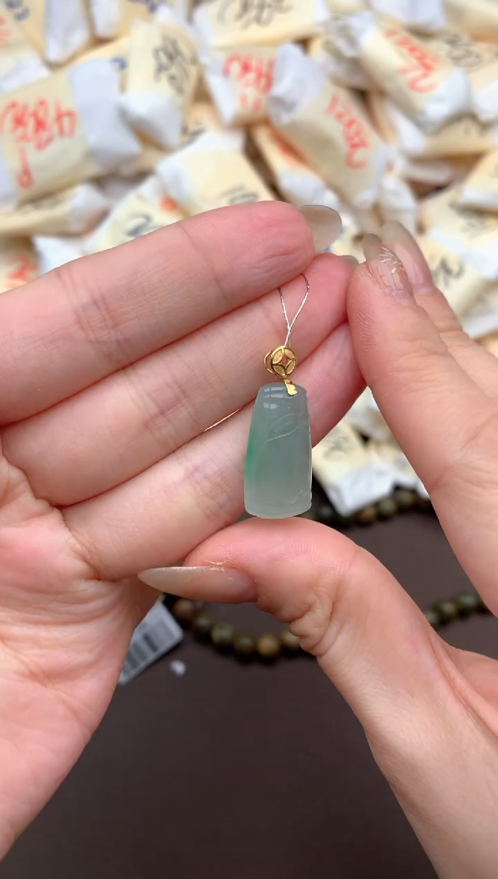 【闪购商品】翡翠挂件18K金镶嵌—
