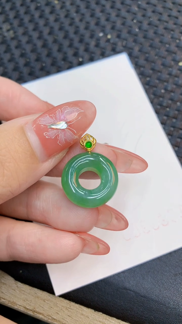 颈饰未镶嵌翡翠多样性发其一