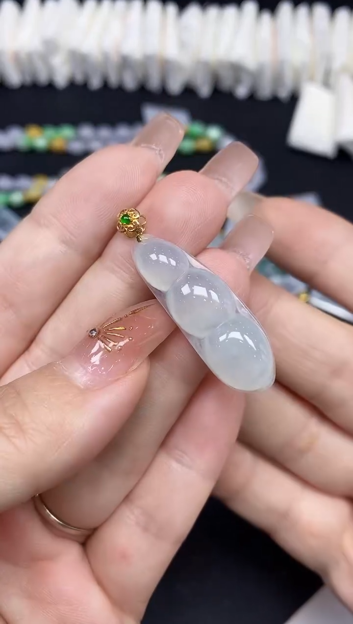 吊坠(不含链)18K金镶嵌翡翠豆子18K金扣镶嵌@@CMT