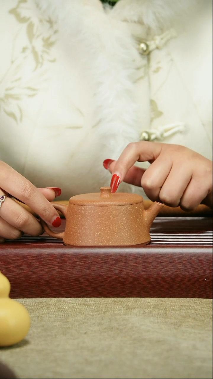 【闪购商品】紫砂茶壶黄降坡 云柱