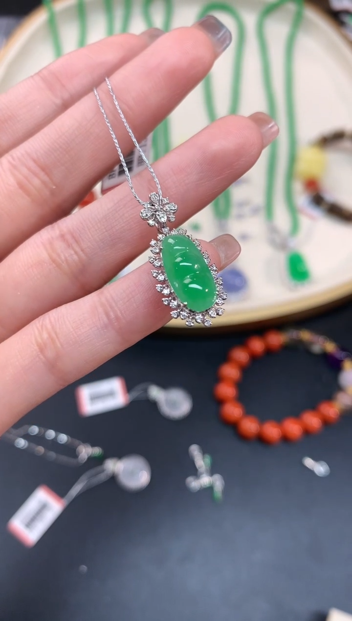 【闪购商品】翡翠吊坠(不含链)18K金镶嵌吊坠A157|3980