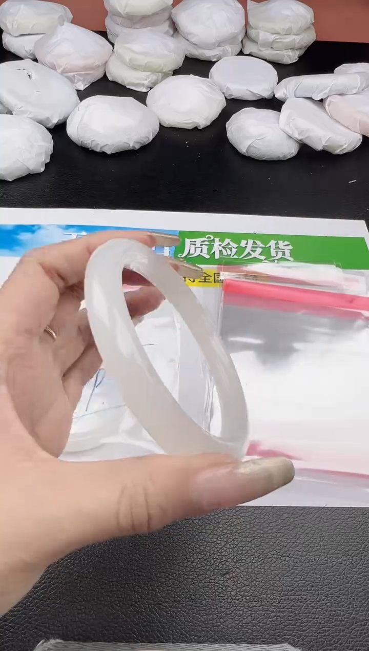 未镶嵌手镯石英质玉白月光圈口60.4