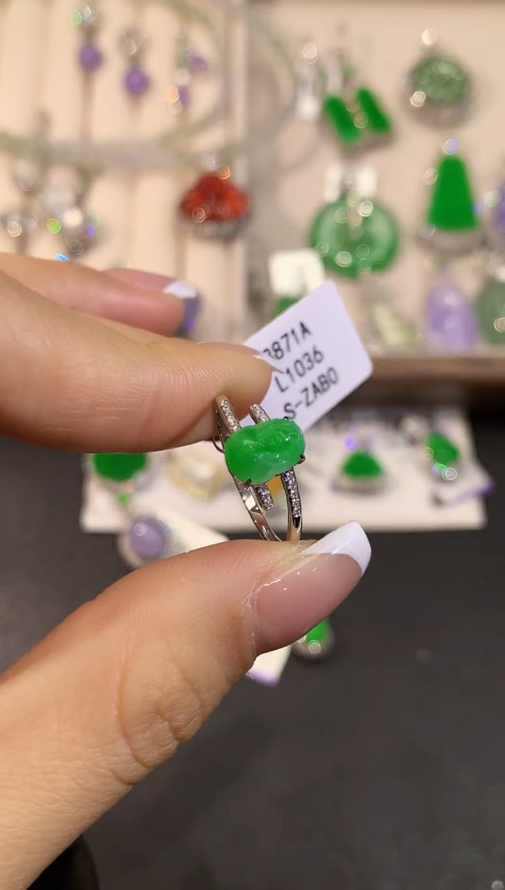 【闪购商品】翡翠戒指18K金镶嵌L1036