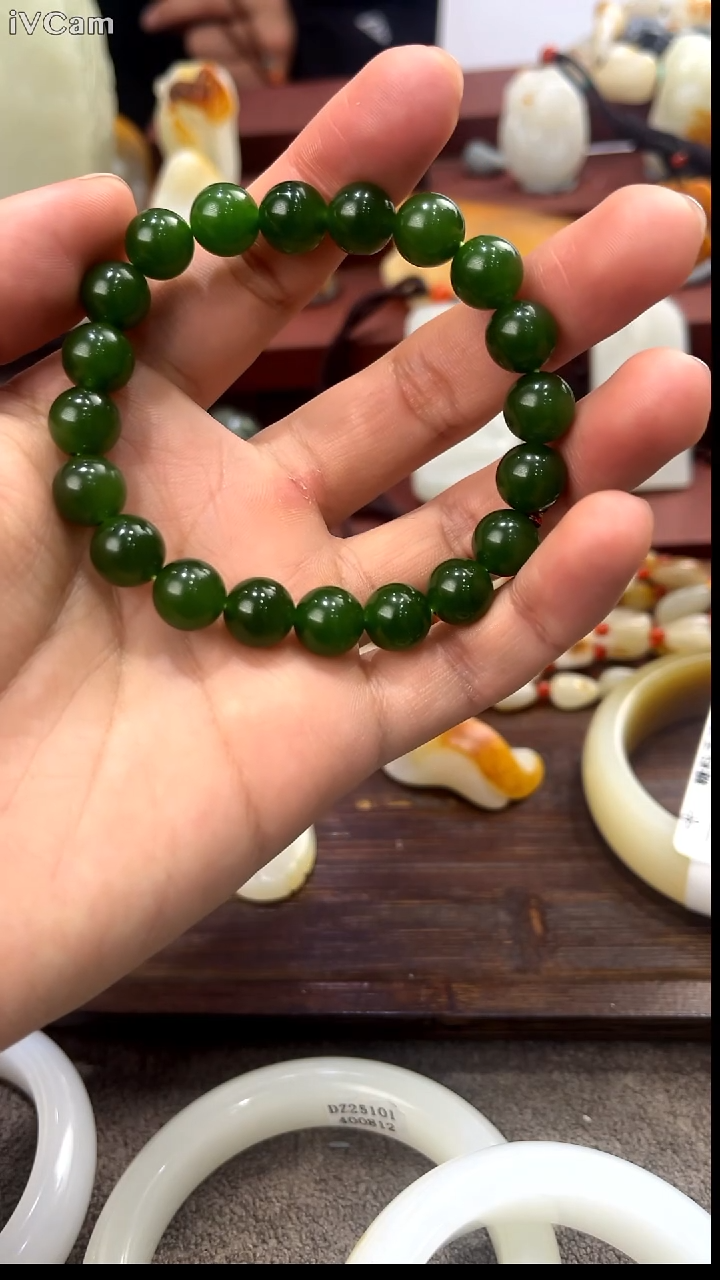 颈饰未镶嵌和田玉（碧玉）和田玉碧玉20粒卡9.7圆珠无黑点手串