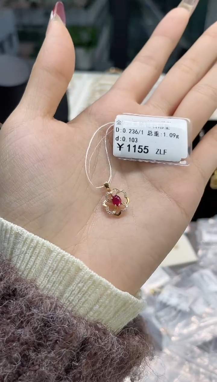 【闪购商品】钻石吊坠(不含链)18K金镶嵌剪标签不退不换