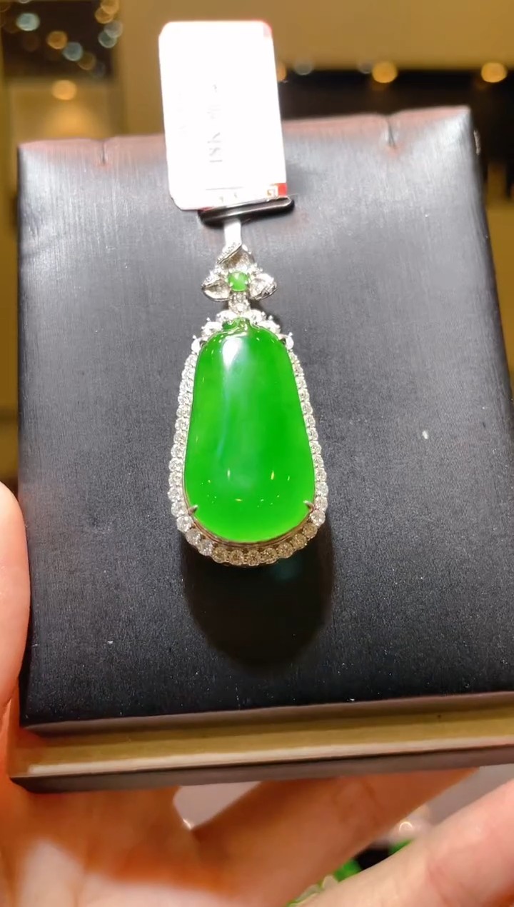 【闪购商品】翡翠吊坠(赠链)18K金镶嵌A53