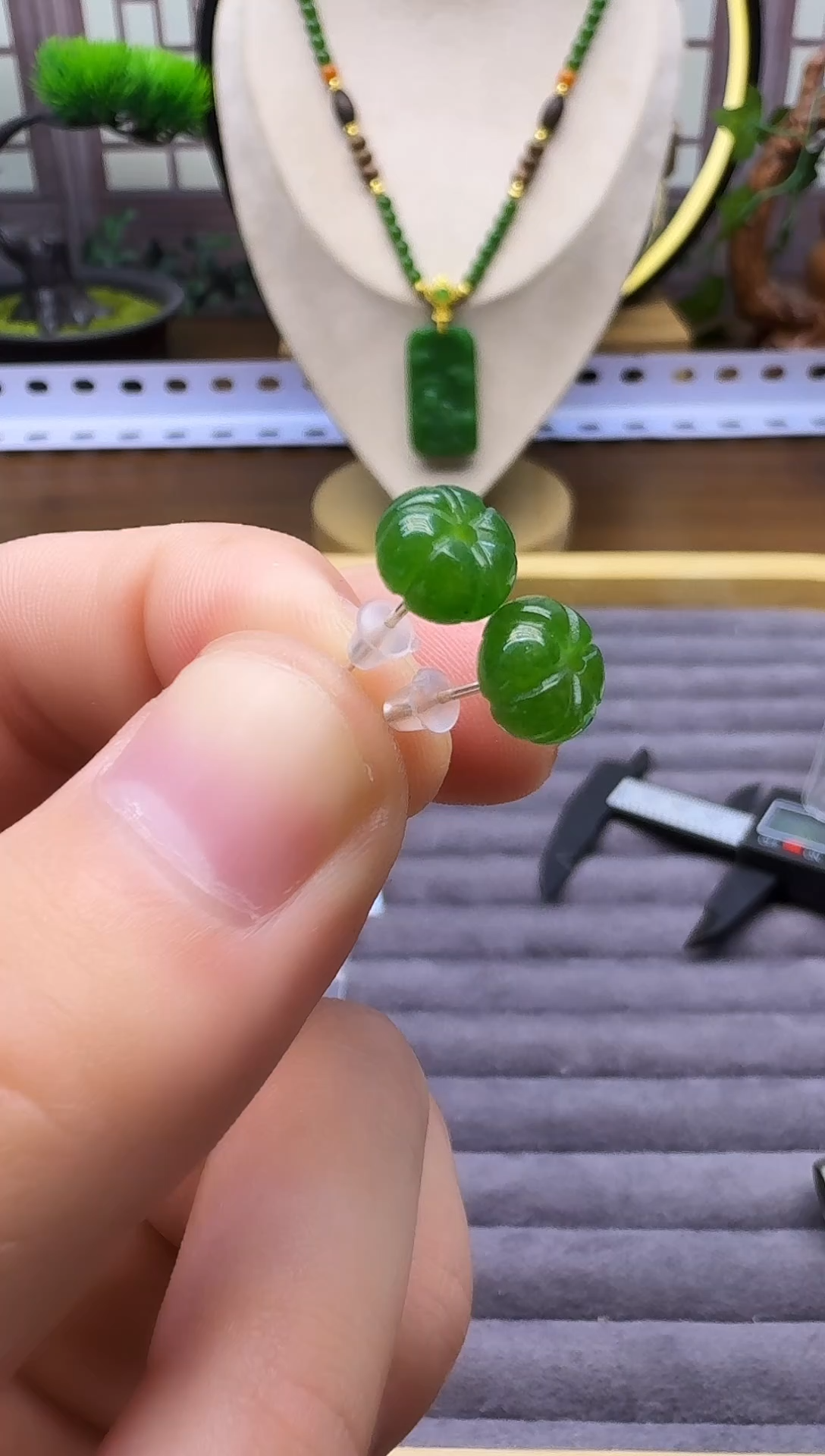 银S925镶嵌和田玉耳钉E182       