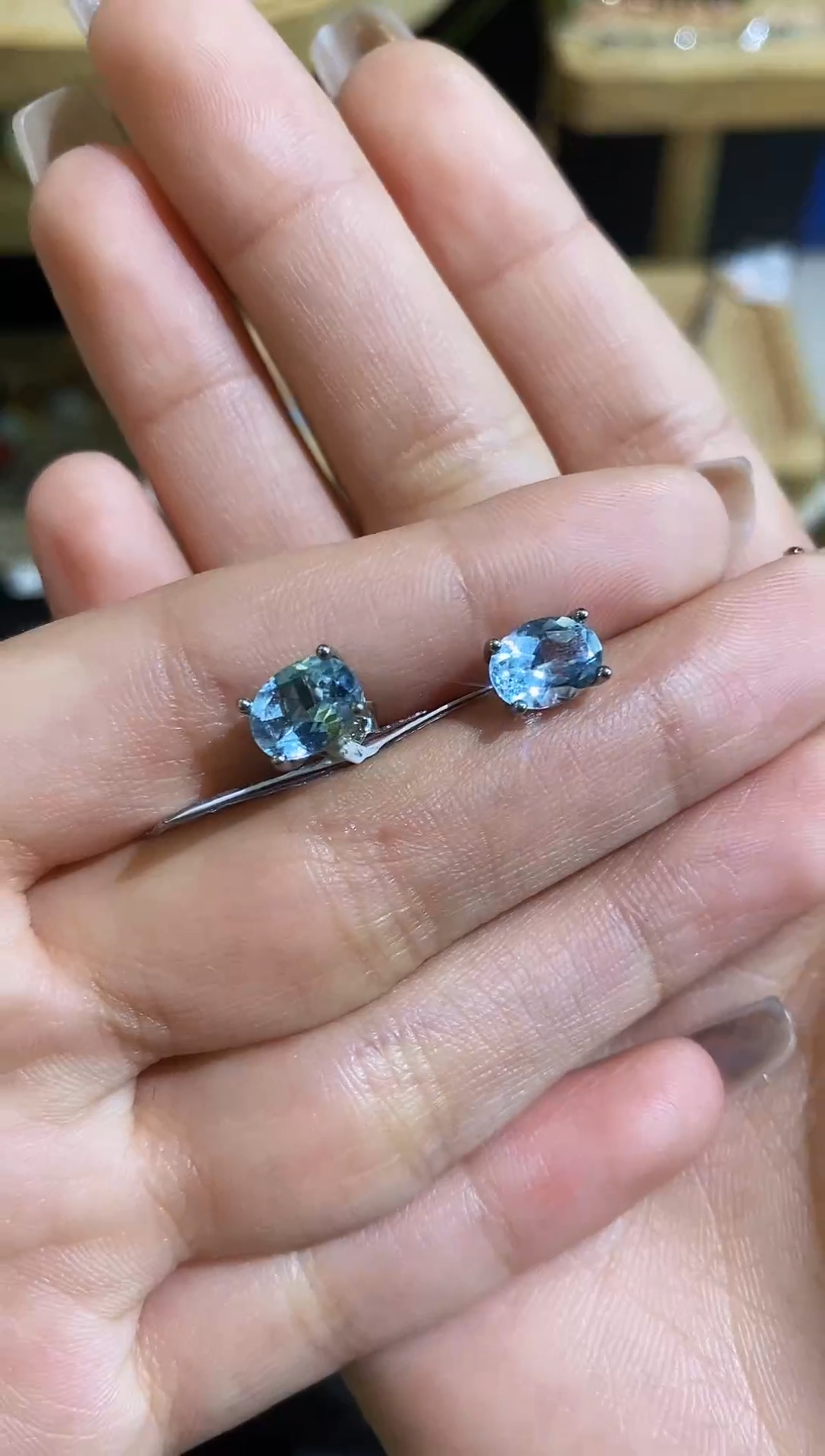 银S925镶嵌托帕石耳饰耳钉