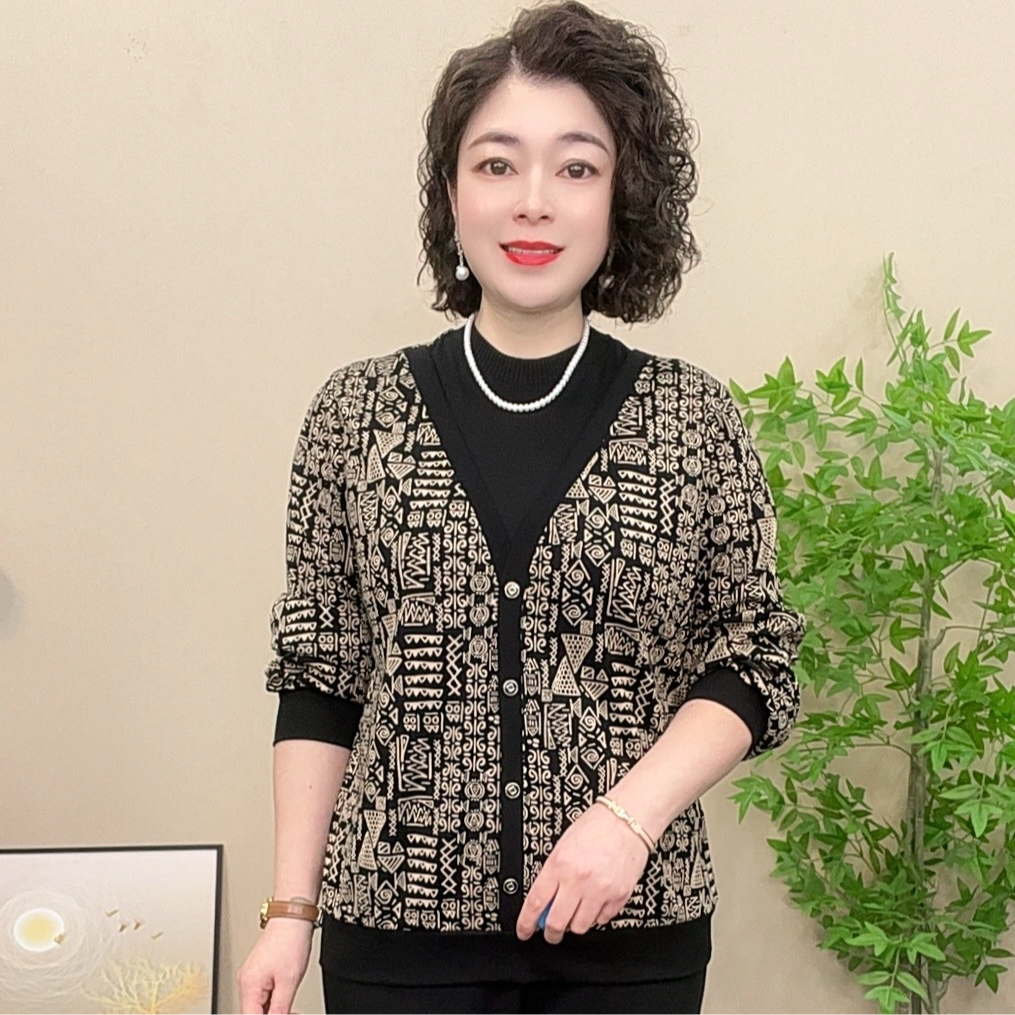长袖妈妈装秋季洋气短款秋装中老年女装时尚宽松假两件气质百搭