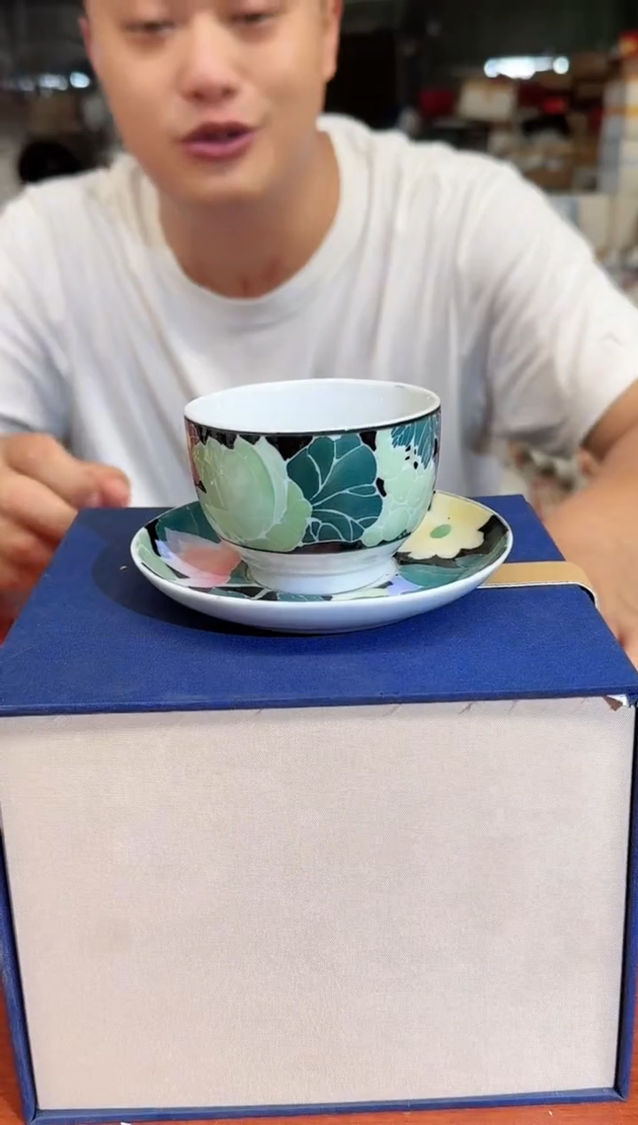 001函夏非遗釉下五彩黑底万花两才主人杯