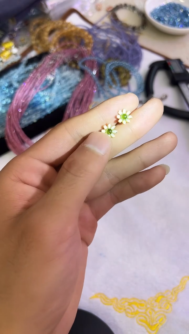 橄榄石耳饰银S925镶嵌橄榄石耳饰 多样性发一