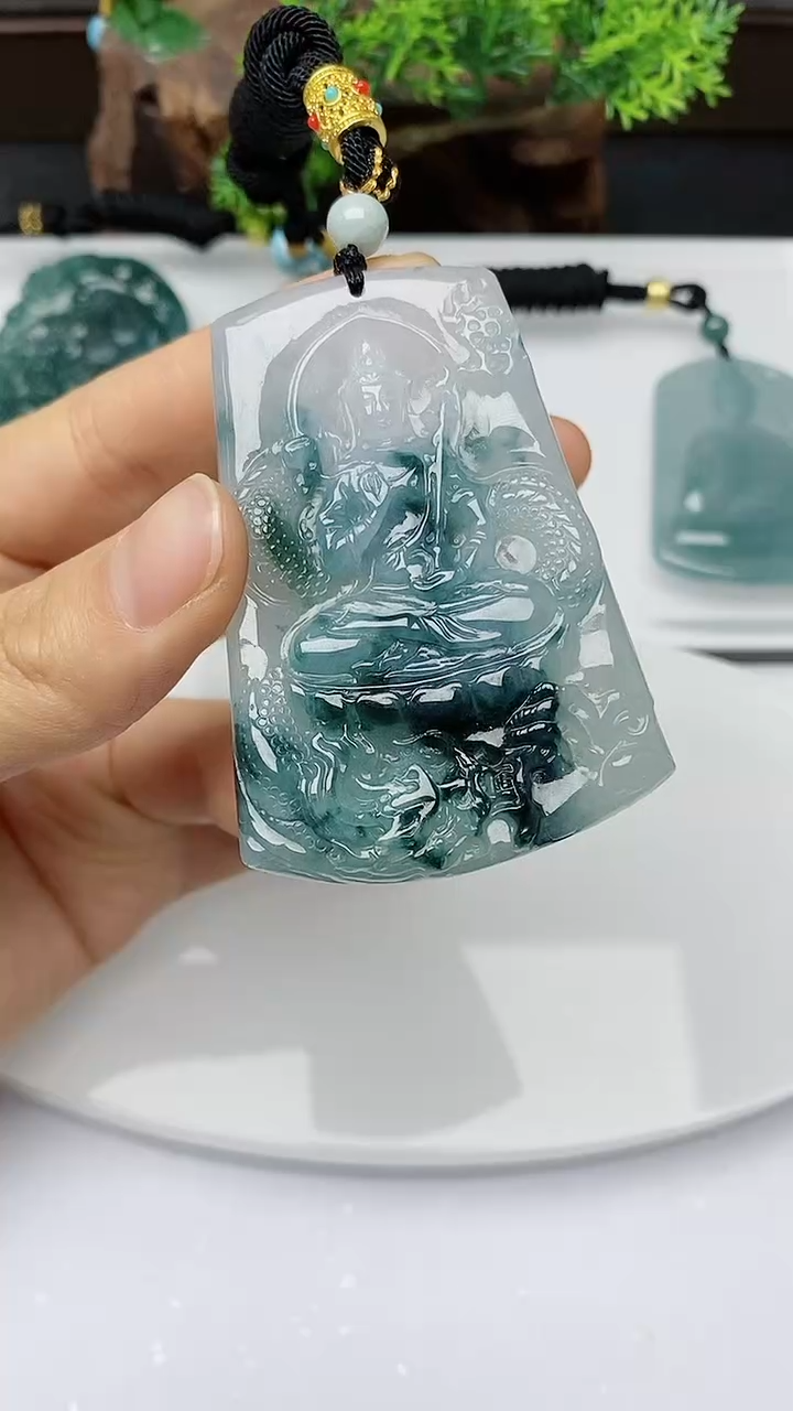 【闪购商品】翡翠颈饰未镶嵌        