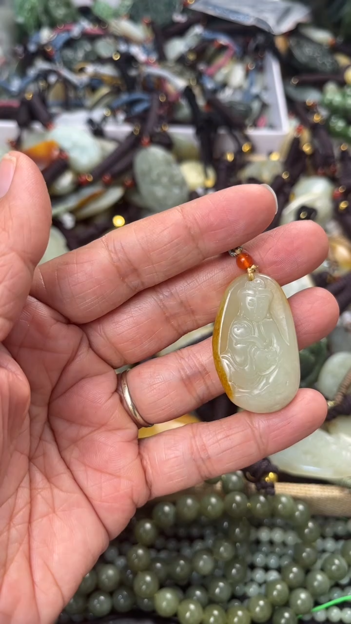 【闪购商品】和田玉颈饰未镶嵌多样性发货没有证书拍一发一有瑕