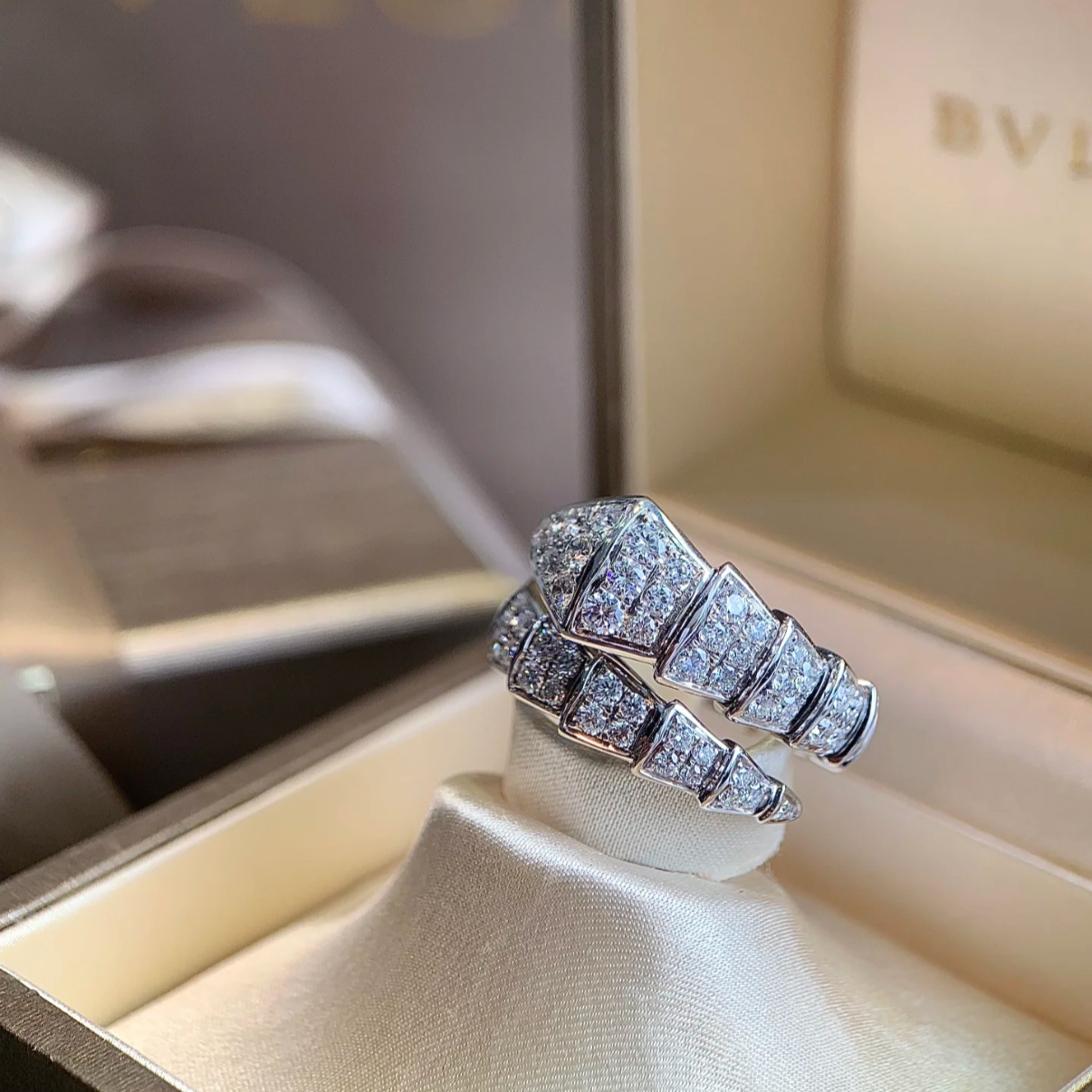 99新 BVLGARI/宝格丽 【欢欢外场】Serpenti 宽版 蛇形满钻 戒指 M