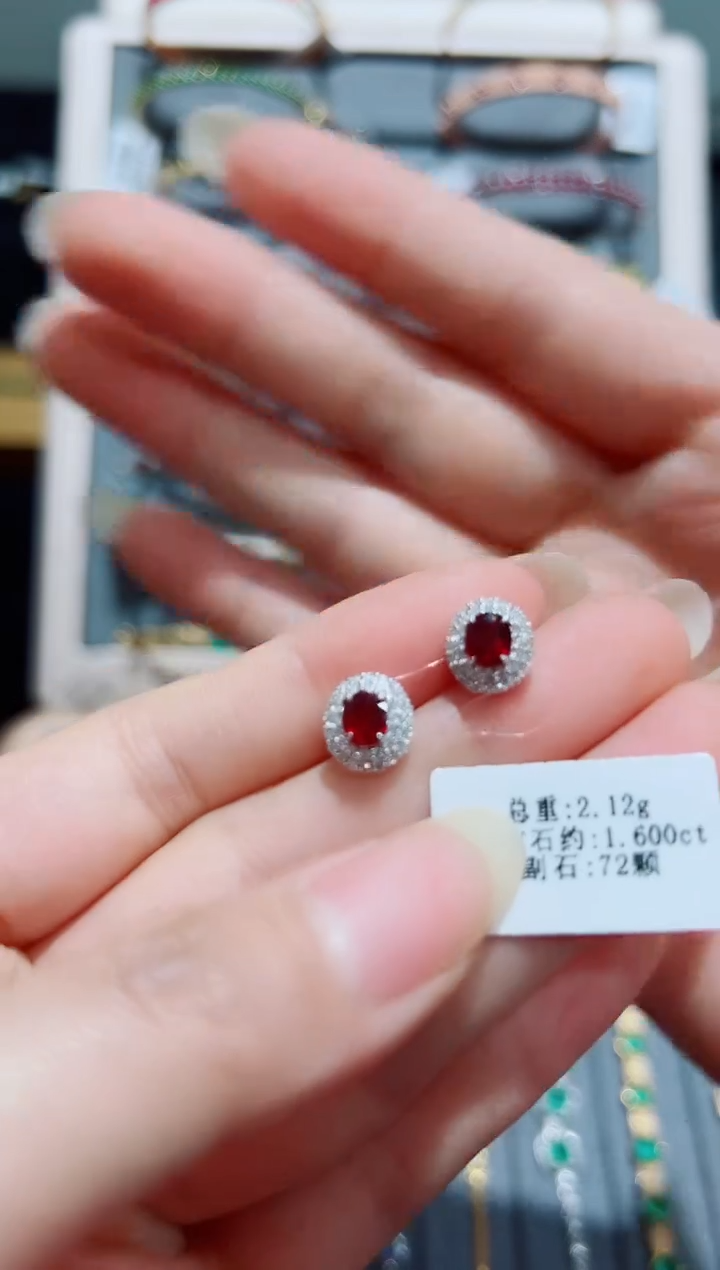 【闪购商品】耳钉18K金镶嵌红宝石·