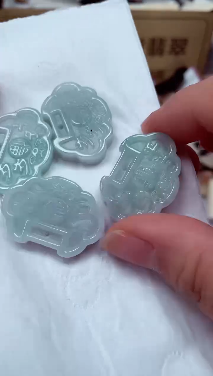 颈饰未镶嵌翡翠天然缅甸翡翠A货（多样性发一）