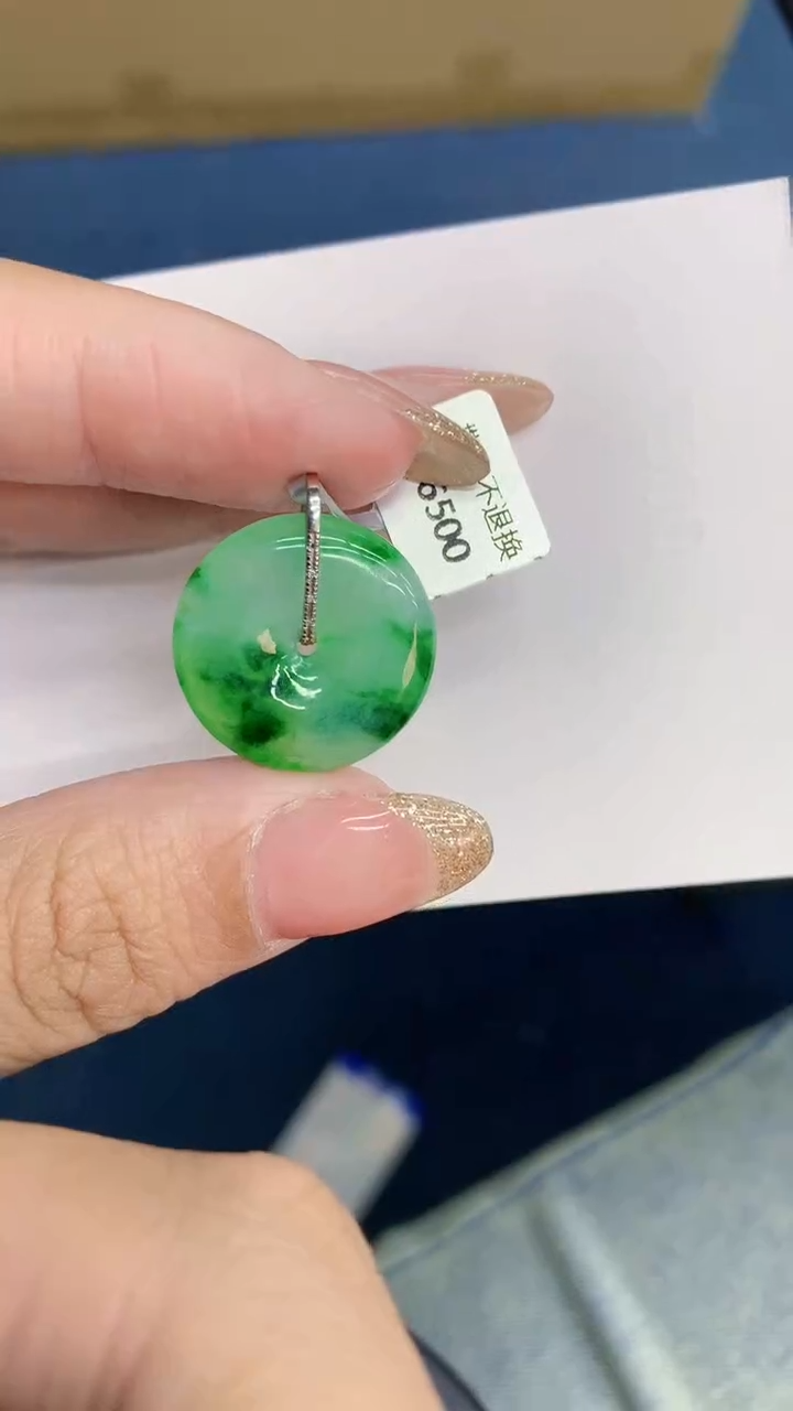 翡翠18K金镶嵌颈饰            8