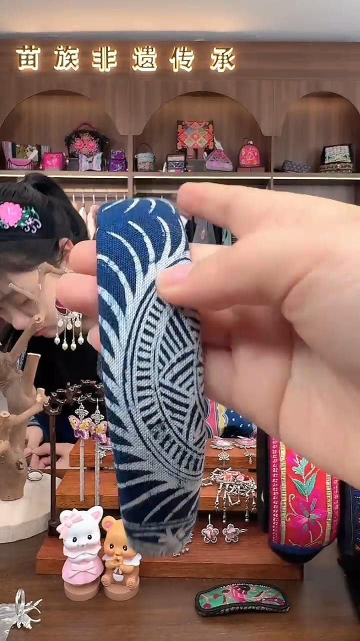 【闪购商品】织绣扶光苗绣传承L1