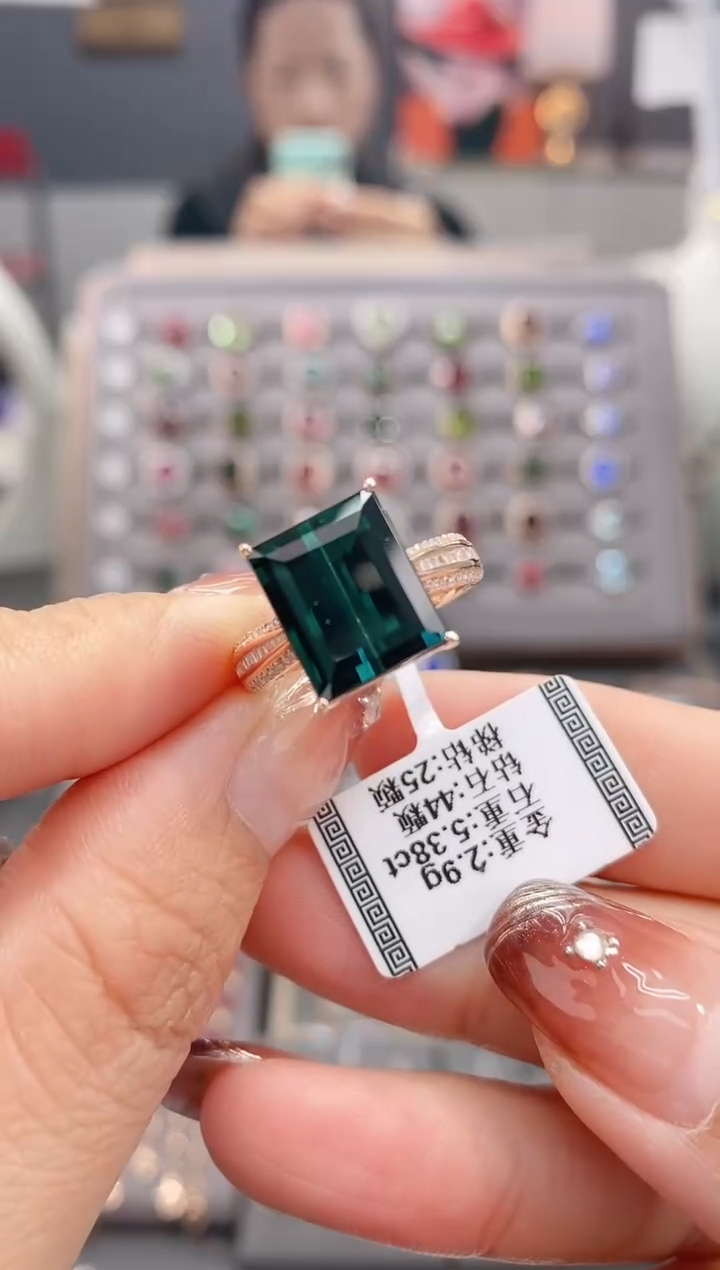 18K金镶嵌戒指碧玺5.38