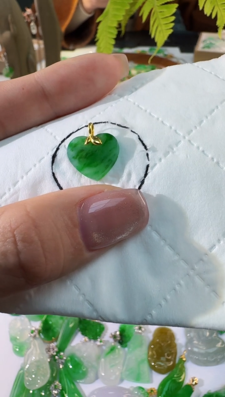 【闪购商品】翡翠颈饰18K金镶嵌缅甸A货翡翠吊坠