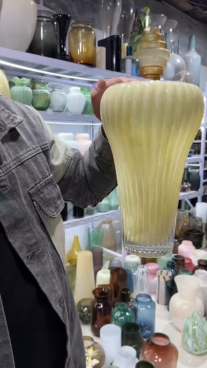 黄色花瓶微瑕介意勿拍