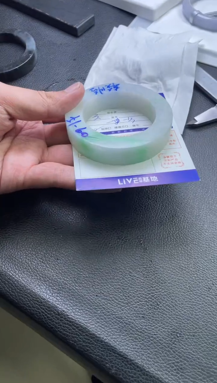 【闪购商品】定制翡翠手镯未镶嵌手镯定制一件
