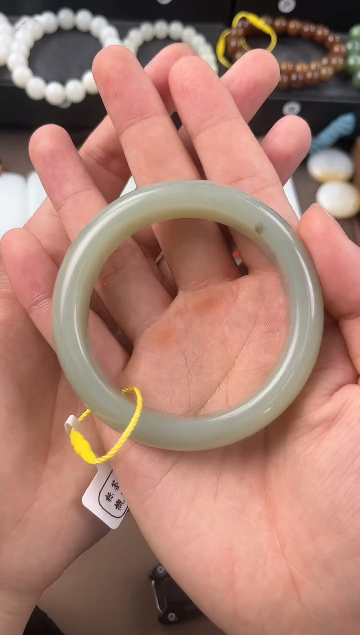 【闪购商品】和田玉未镶嵌手镯且末青白手镯卡56.3微色差