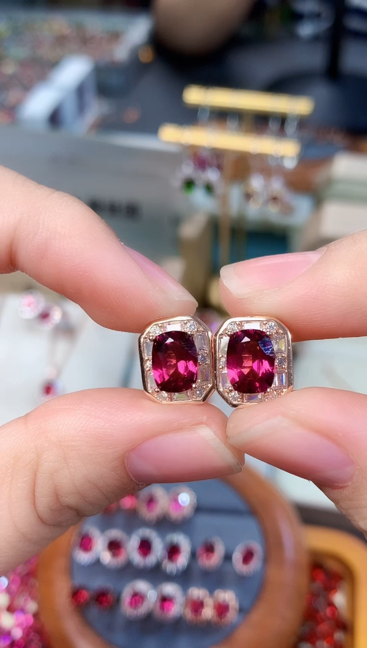 【闪购商品】石榴石耳钉银S925镶嵌天然镁铝