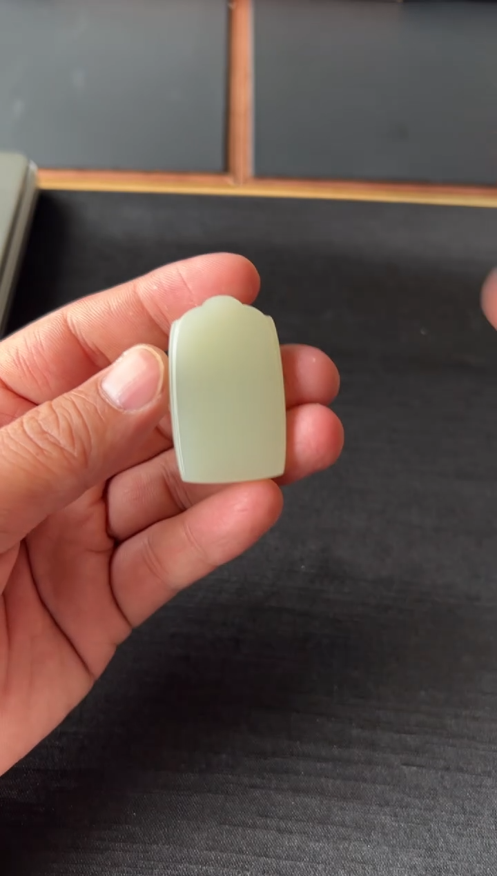 【闪购商品】和田玉吊坠(赠链)未镶嵌且末微色差迪克兰