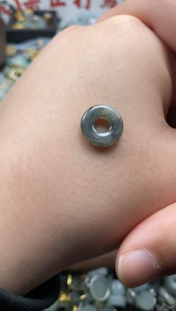 【闪购商品】翡翠颈饰未镶嵌哥哥