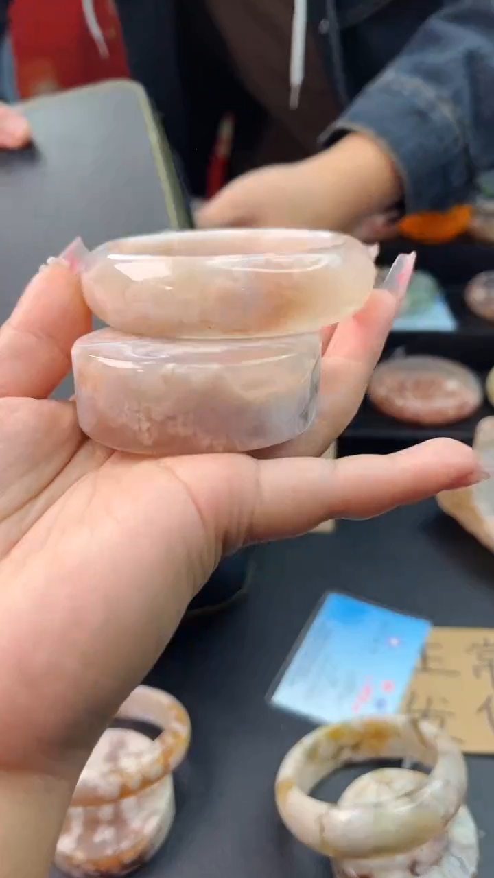 【闪购商品】石英质玉手镯未镶嵌赠送镯心（60圈口）