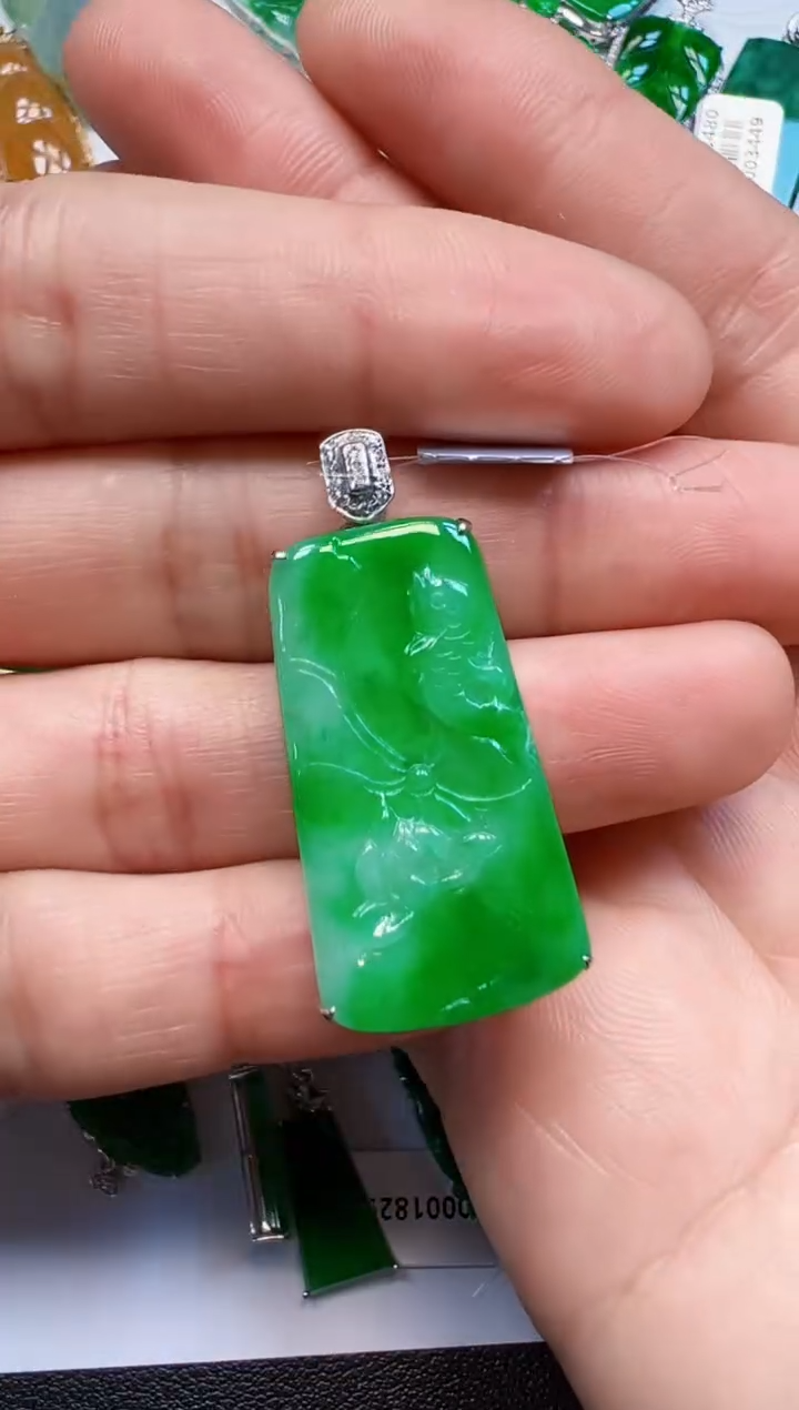 【闪购商品】翡翠吊坠(不含链)18K金镶嵌6800