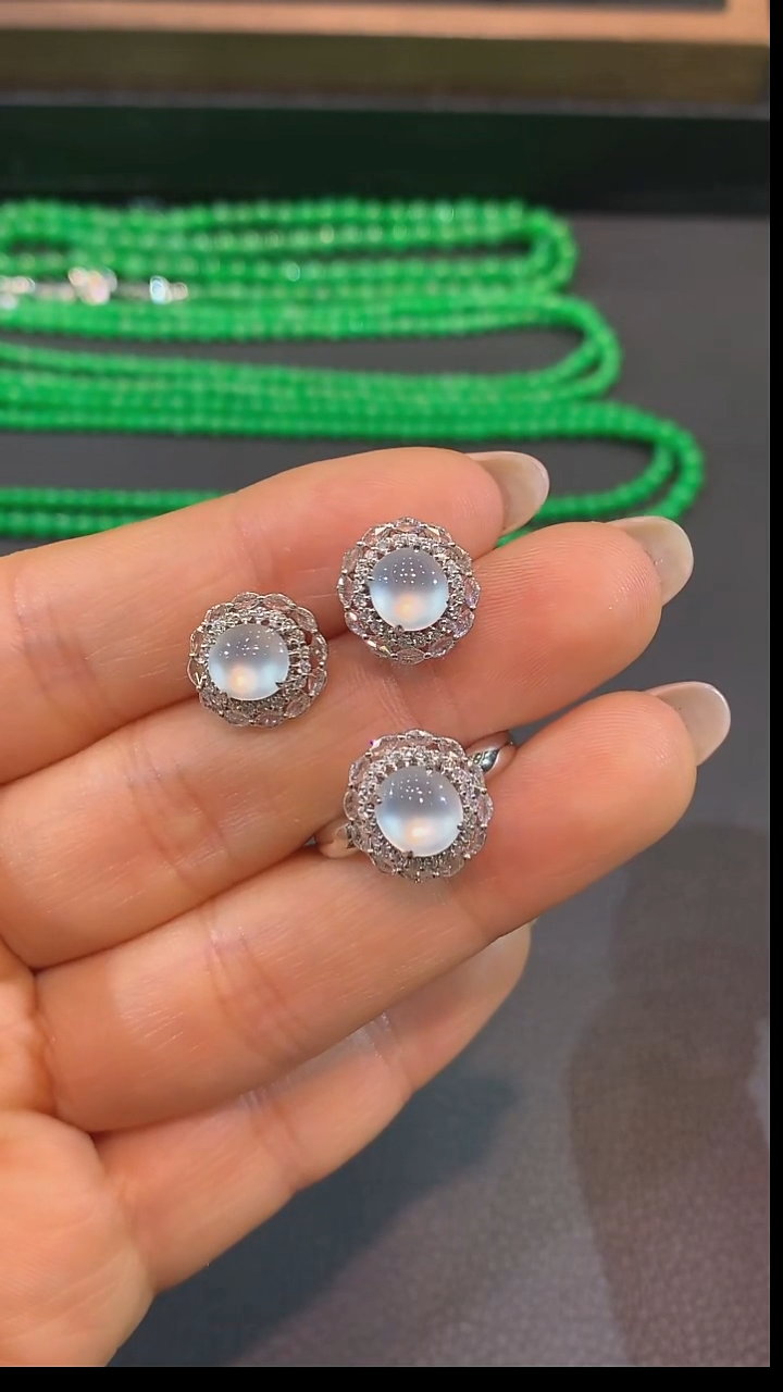 18K金镶嵌翡翠耳饰套装