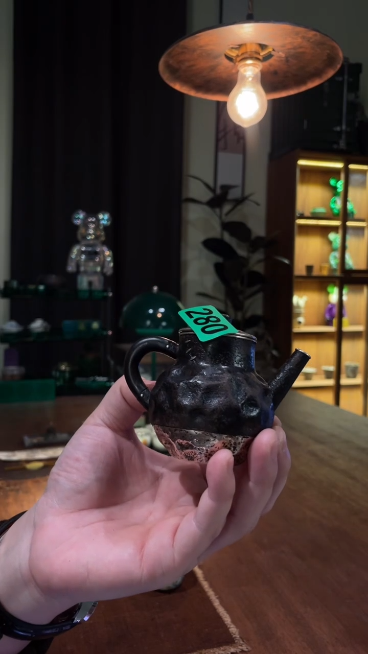 清*.铁包银壶...280