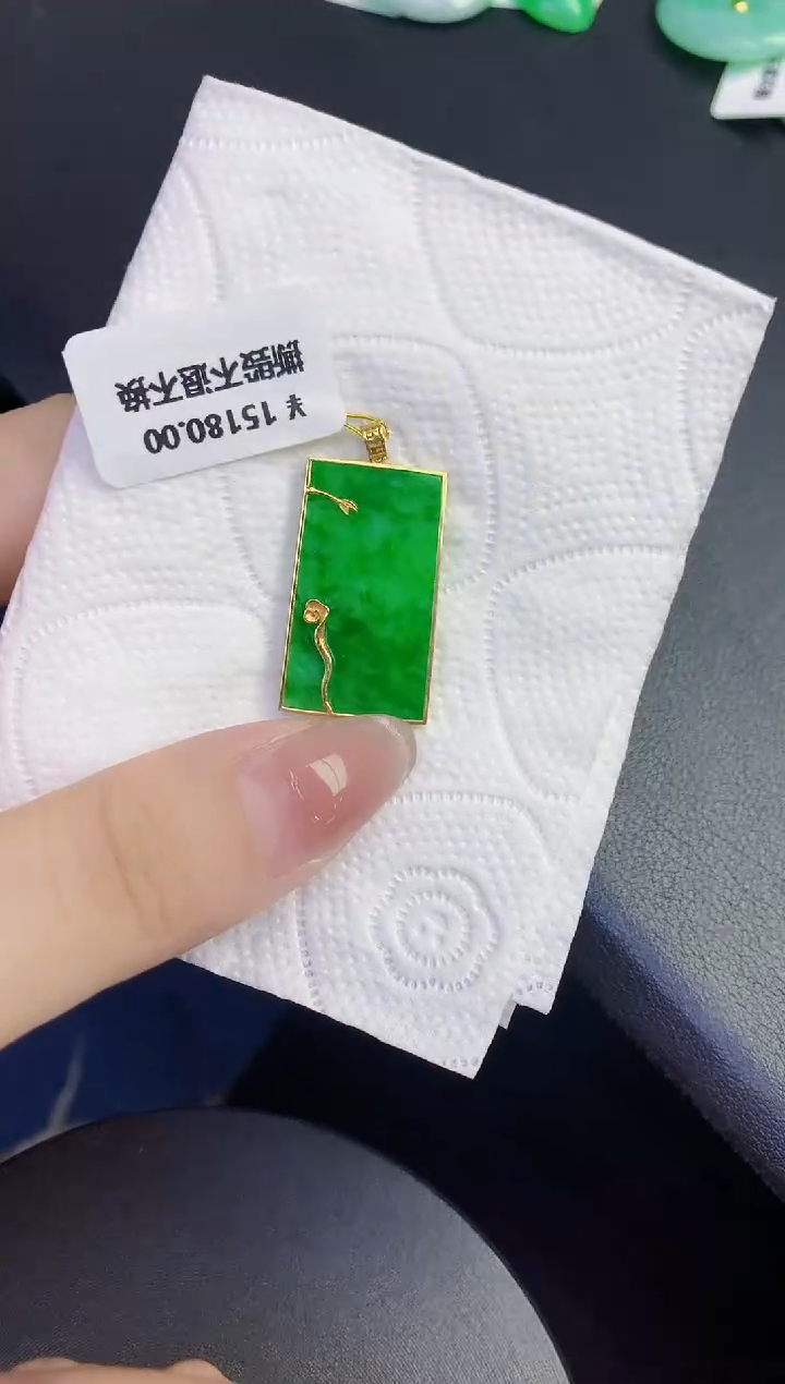 颈饰18K金镶嵌翡翠缅甸天然翡翠A货