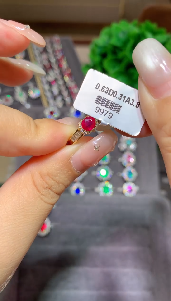 18K金镶嵌戒指红宝石0.63ct