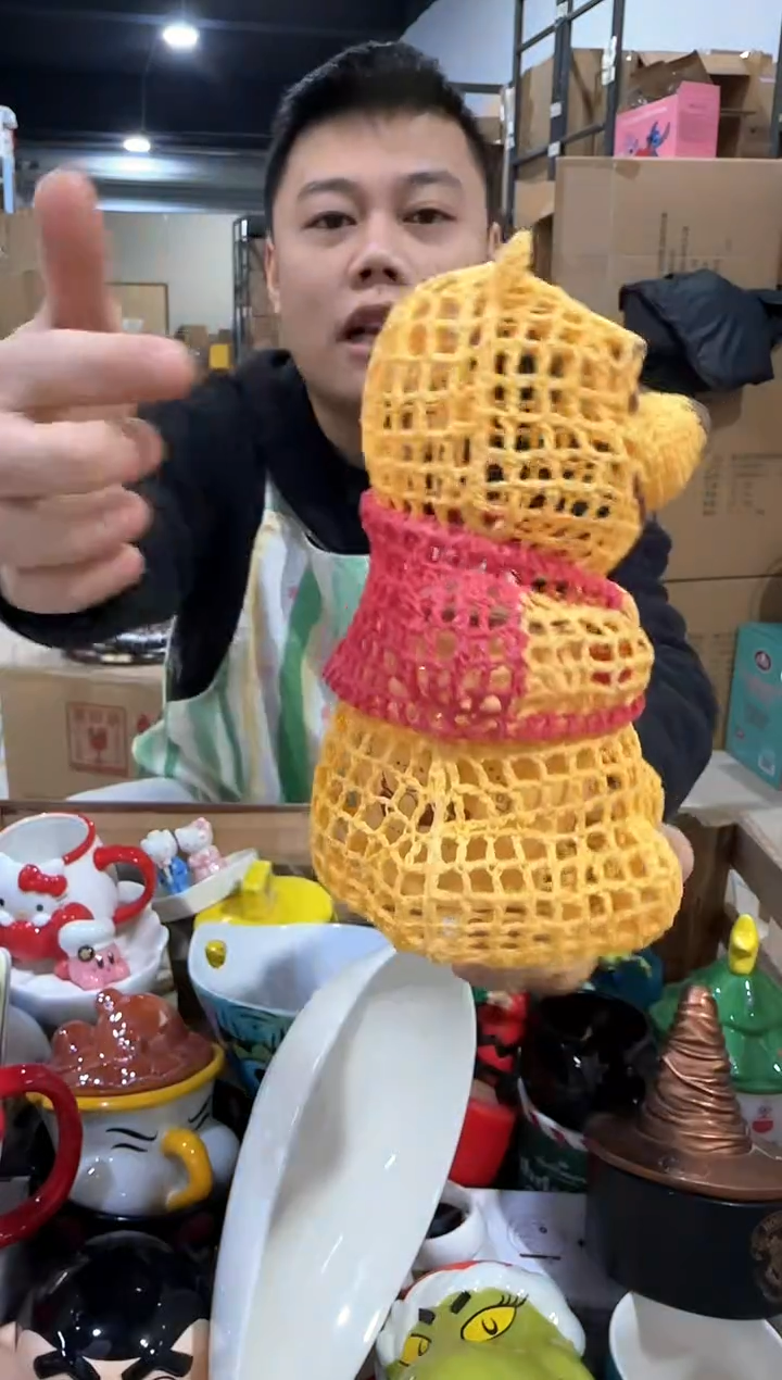 瓷片编织维尼摆件