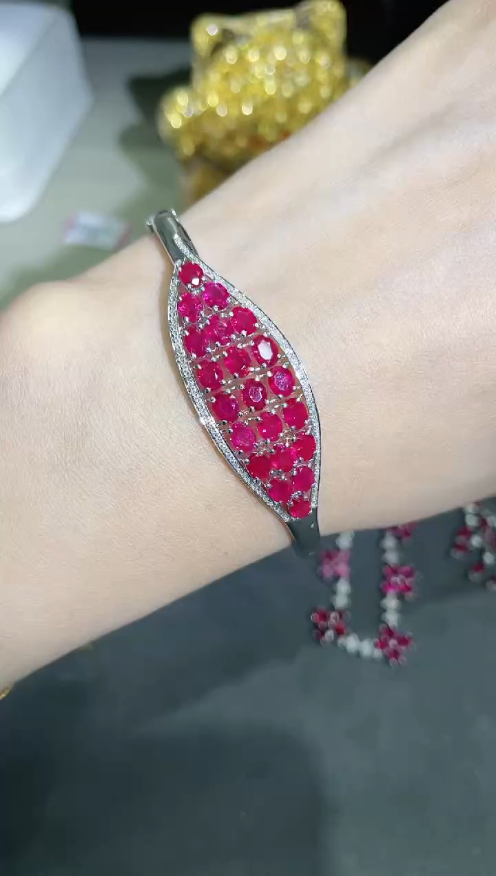 【闪购商品】手镯18K金镶嵌红宝石·