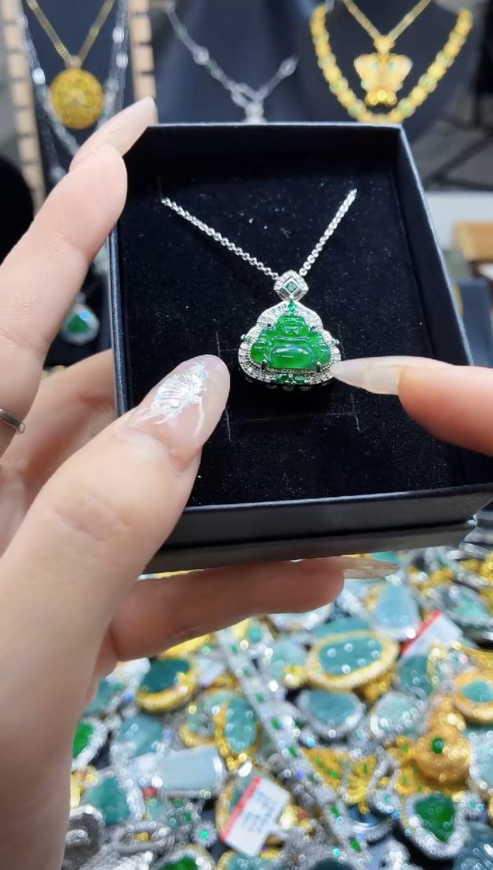 翡翠未镶嵌吊坠(赠链)天然翡翠a货 多样性发其一