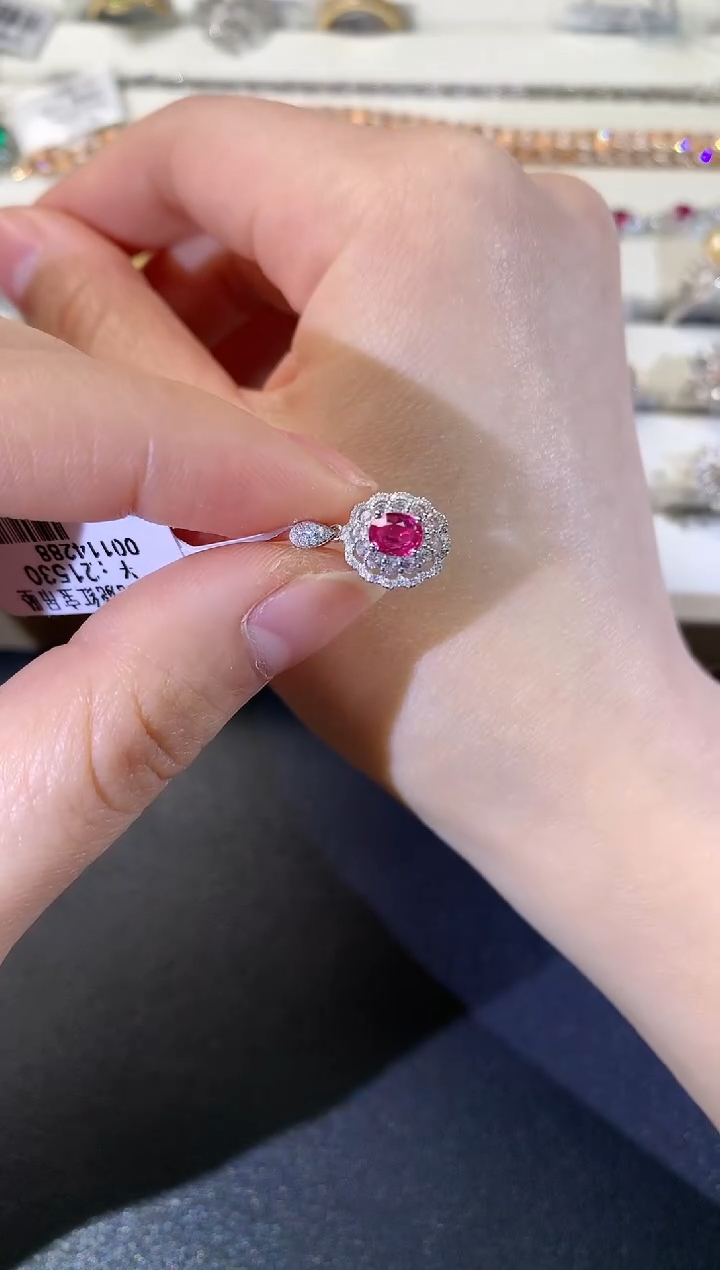 【闪购商品】红宝石吊坠18K金镶嵌R504|2580