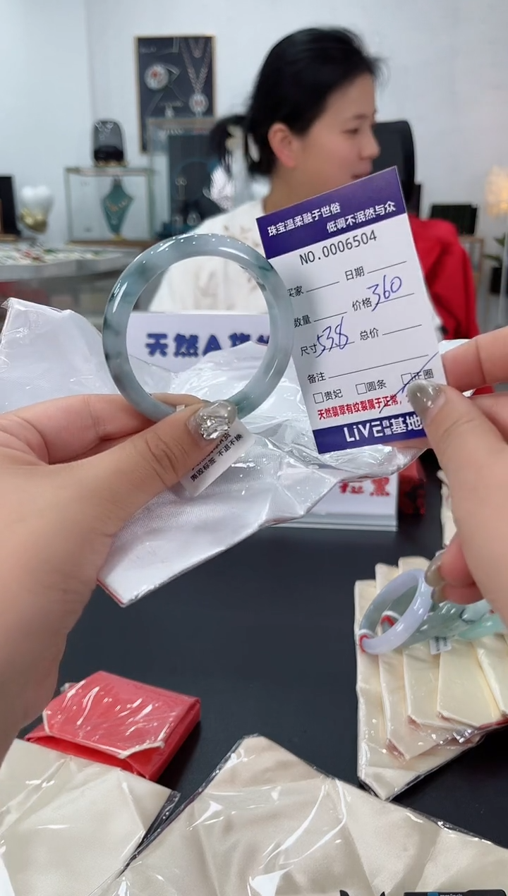 【闪购商品】翡翠手镯未镶嵌天然翡翠A货