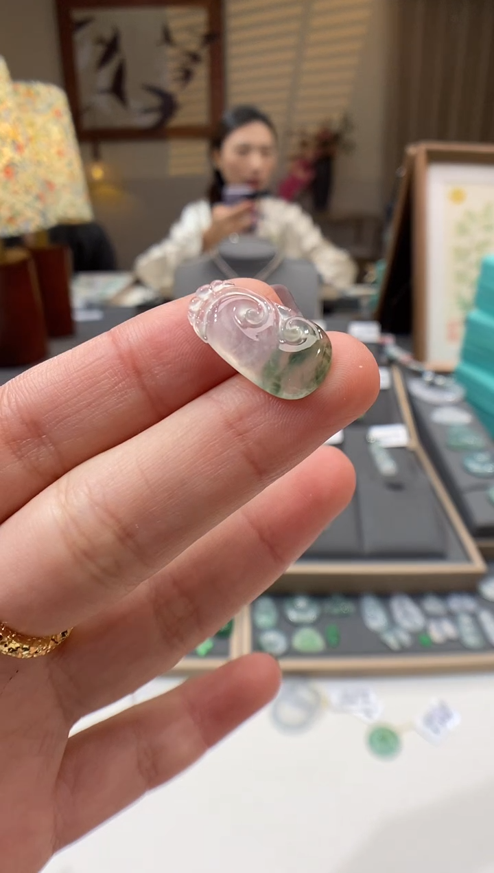 【闪购商品】翡翠颈饰未镶嵌如意